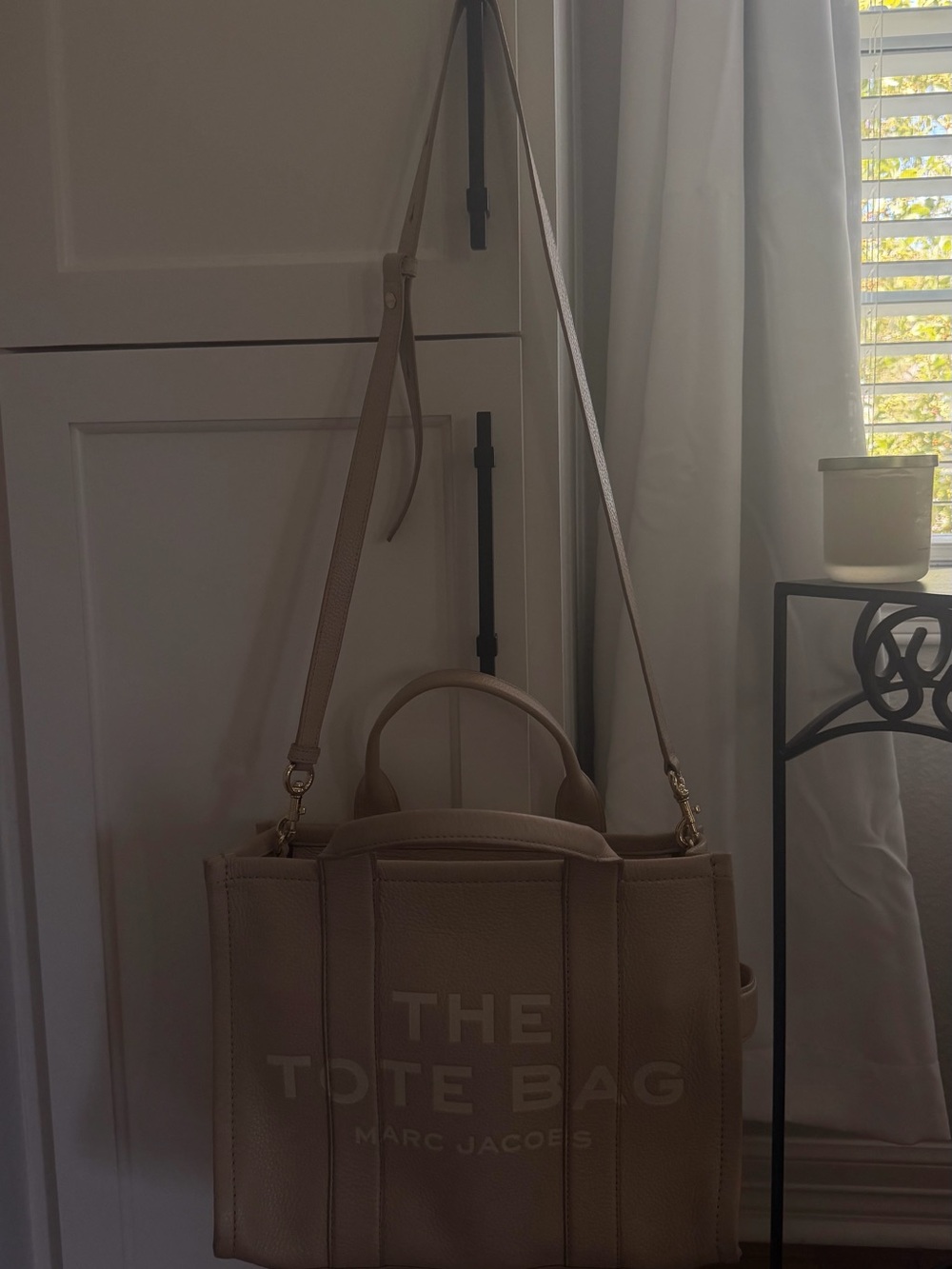 Marc Jacobs The Tote Bag in beige medium leather - Picture 8 of 8
